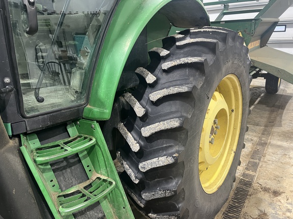 2007 John Deere 7520 Tractor