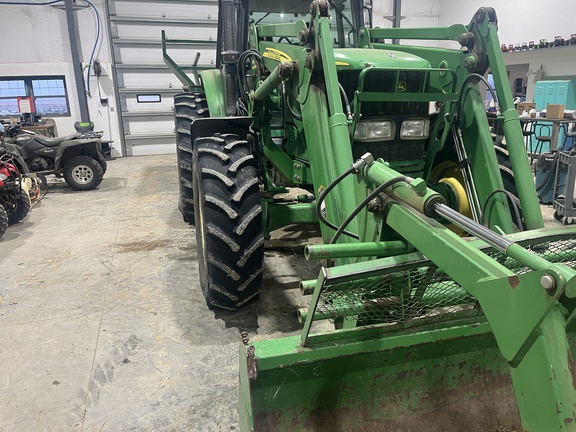 2007 John Deere 7520 Tractor