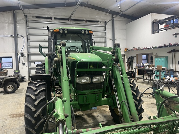 2007 John Deere 7520 Tractor