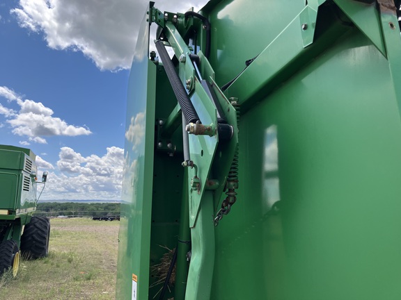 2010 John Deere 568 Baler/Round