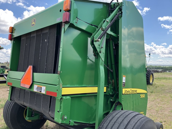 2010 John Deere 568 Baler/Round