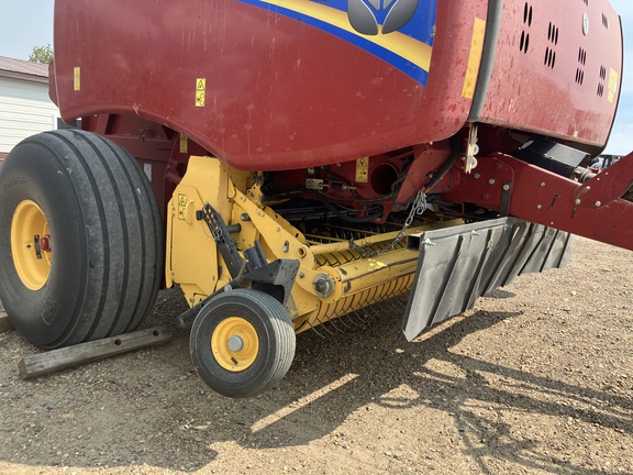 2017 New Holland Rollbelt 560 Baler/Round