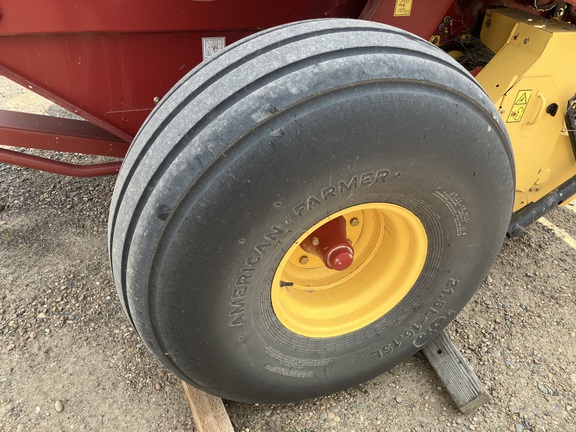 2017 New Holland Rollbelt 560 Baler/Round