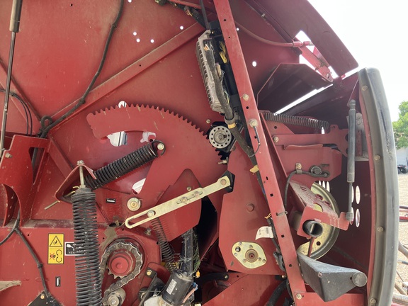 2017 New Holland Rollbelt 560 Baler/Round