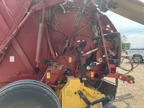 2017 New Holland Rollbelt 560 Baler/Round