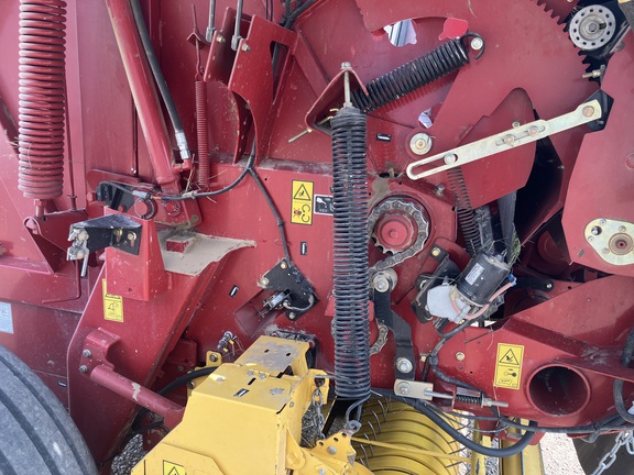 2017 New Holland Rollbelt 560 Baler/Round