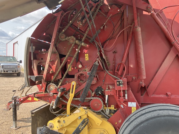 2017 New Holland Rollbelt 560 Baler/Round