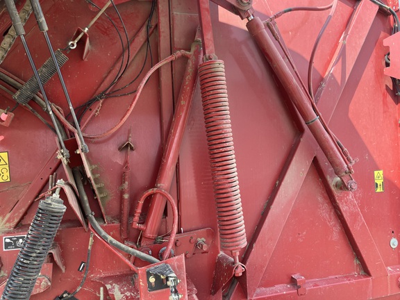 2017 New Holland Rollbelt 560 Baler/Round