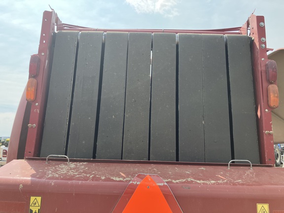 2017 New Holland Rollbelt 560 Baler/Round