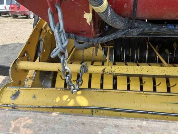 2017 New Holland Rollbelt 560 Baler/Round