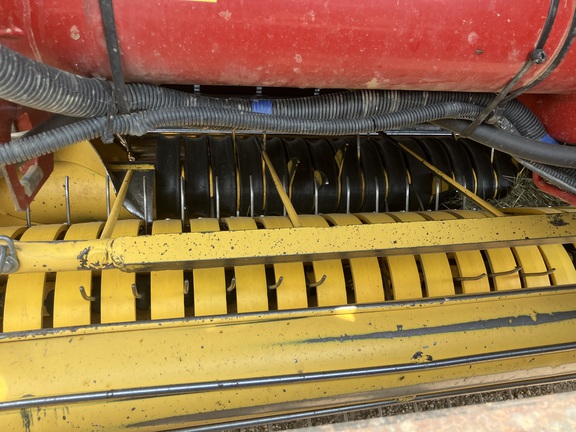 2017 New Holland Rollbelt 560 Baler/Round
