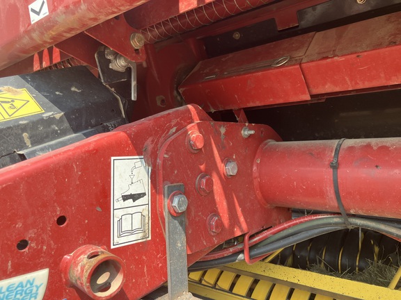 2017 New Holland Rollbelt 560 Baler/Round