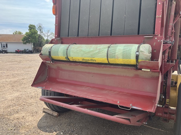 2017 New Holland Rollbelt 560 Baler/Round