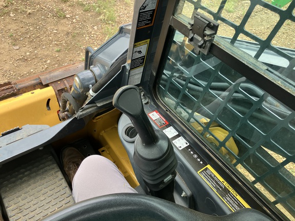 2022 John Deere 318G Skid Steer Loader