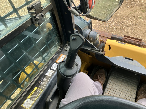 2022 John Deere 318G Skid Steer Loader