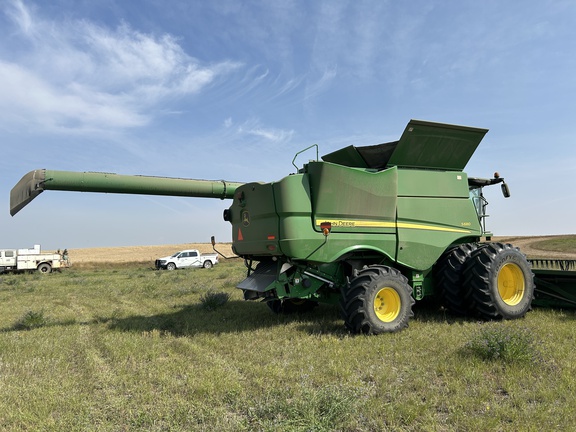 2017 John Deere S680 Combine