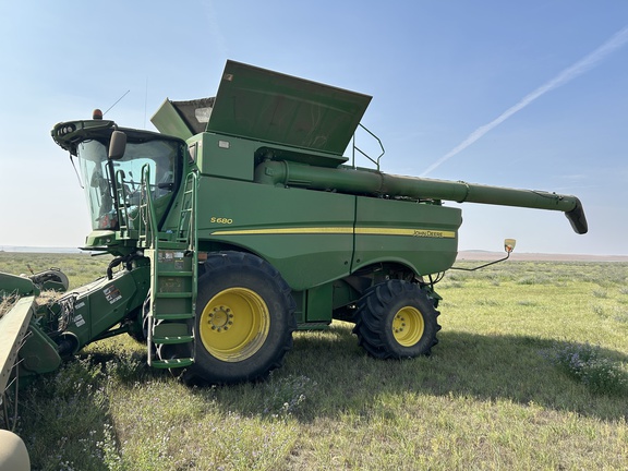 2017 John Deere S680 Combine