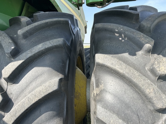 2017 John Deere S680 Combine