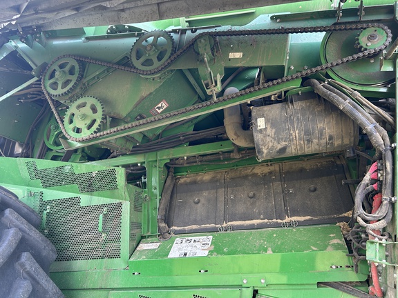 2017 John Deere S680 Combine