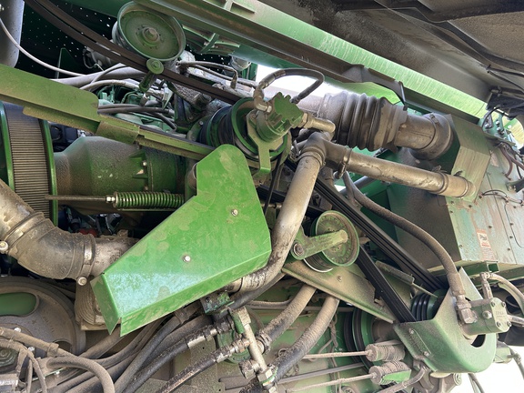 2017 John Deere S680 Combine