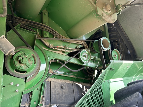 2017 John Deere S680 Combine