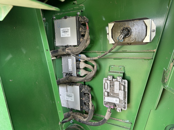 2017 John Deere S680 Combine