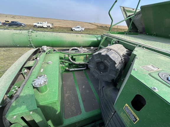 2017 John Deere S680 Combine