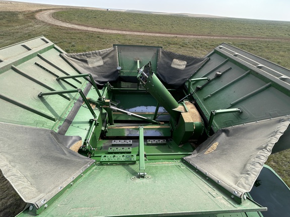 2017 John Deere S680 Combine