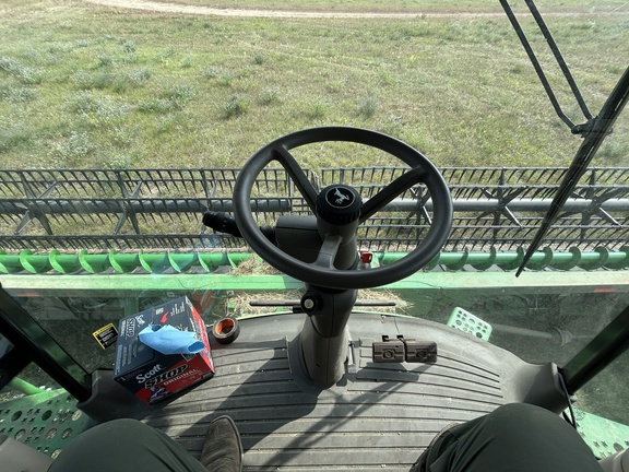 2017 John Deere S680 Combine