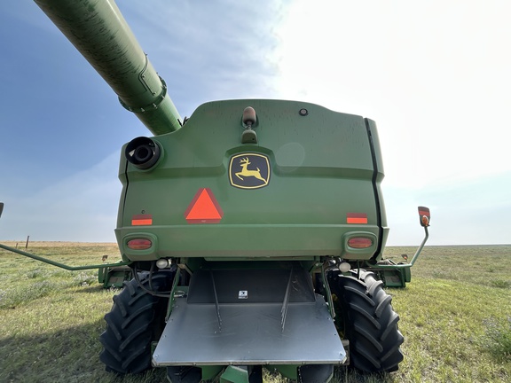 2017 John Deere S680 Combine