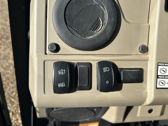 2023 John Deere XUV 835R ATV