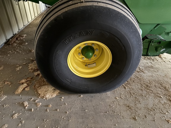 2017 John Deere 569 Baler/Round