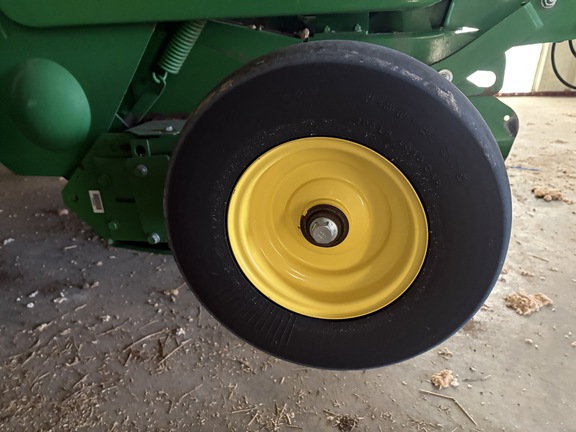 2017 John Deere 569 Baler/Round