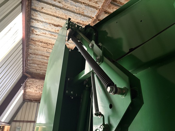 2017 John Deere 569 Baler/Round