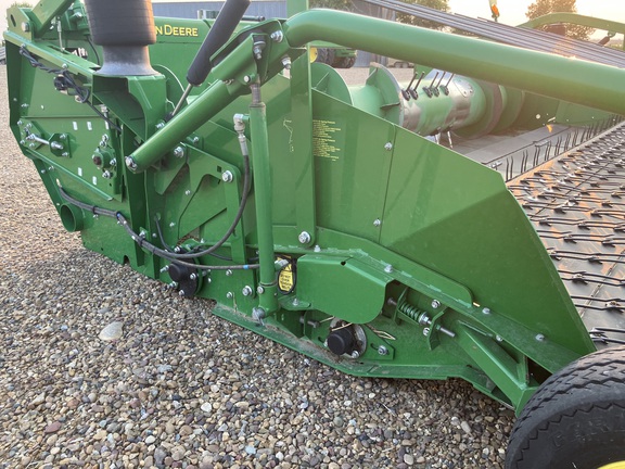 2017 John Deere 615P Header Combine