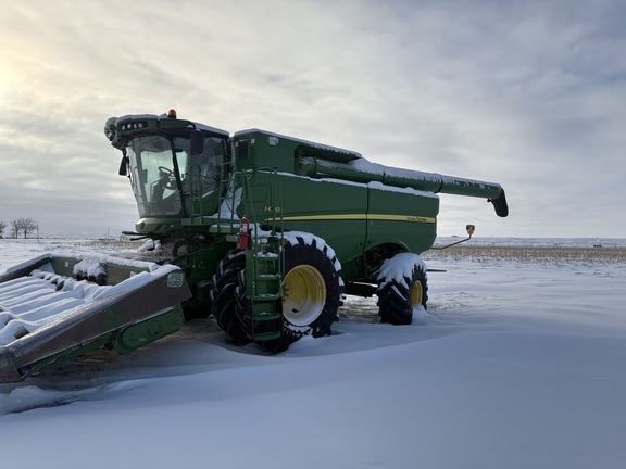 2015 John Deere S680 Combine