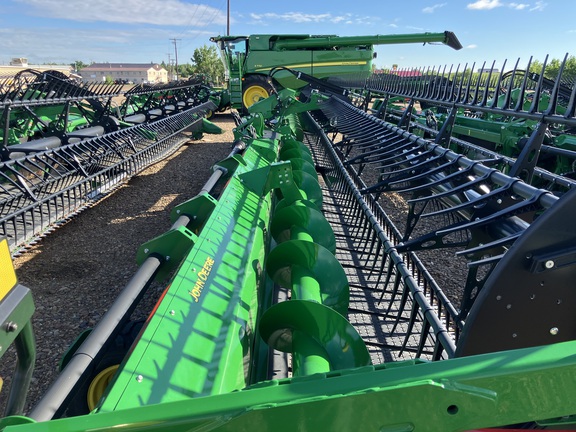 2025 John Deere HDR 45 Header Combine