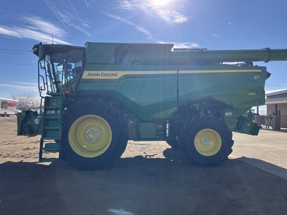 2025 John Deere S7 700 Combine