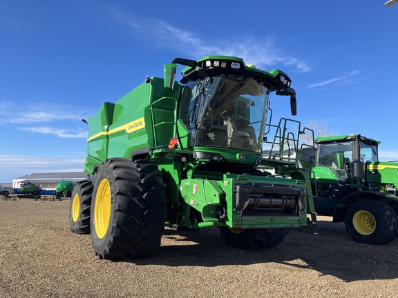 2025 John Deere S7 700 Combine