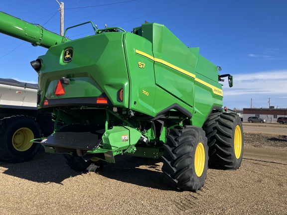 2025 John Deere S7 700 Combine