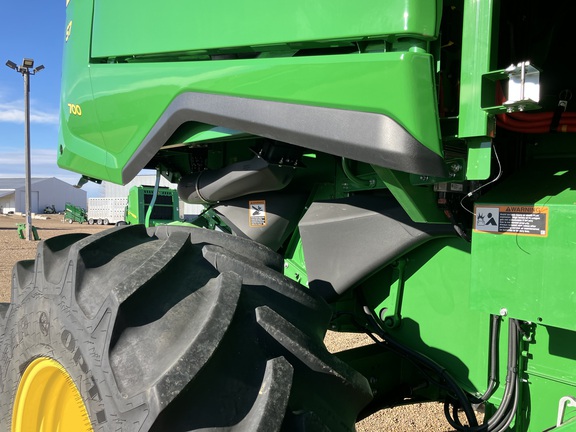 2025 John Deere S7 700 Combine