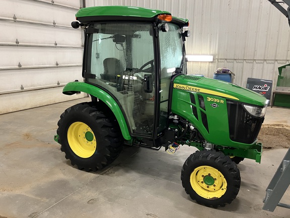 2022 John Deere 3039R Tractor Compact