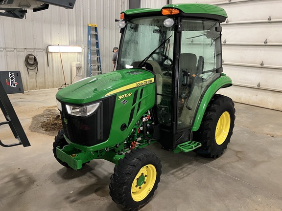 2022 John Deere 3039R Tractor Compact