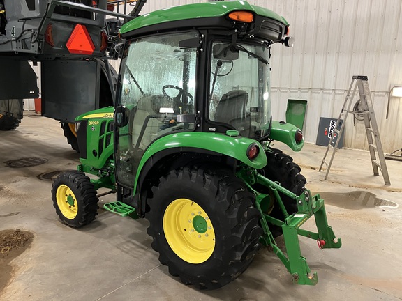 2022 John Deere 3039R Tractor Compact