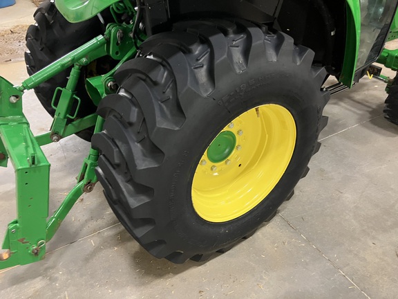 2022 John Deere 3039R Tractor Compact