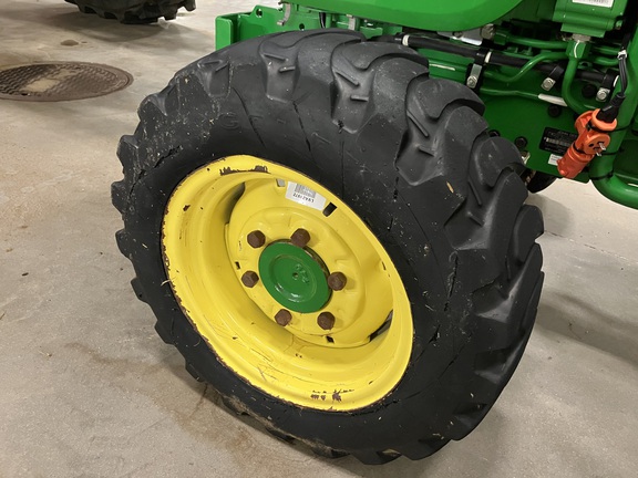 2022 John Deere 3039R Tractor Compact
