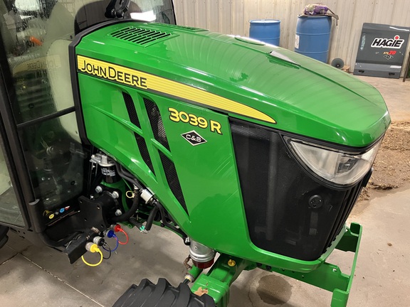 2022 John Deere 3039R Tractor Compact