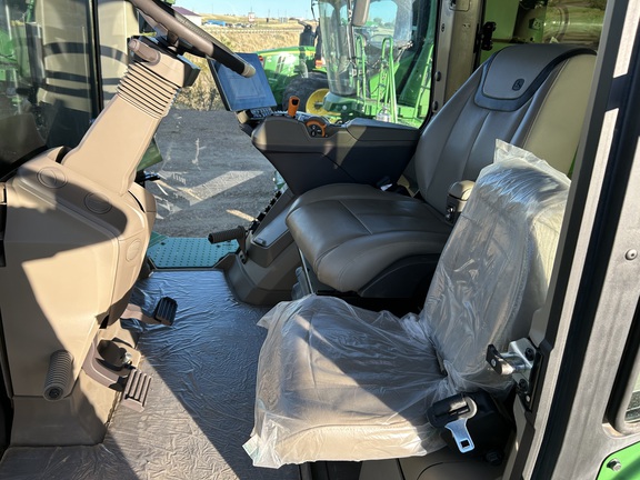 2025 John Deere 9RX 640 Tractor Rubber Track