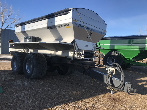 Unverferth 1850 PRO FORCE Fertilizer Spreader