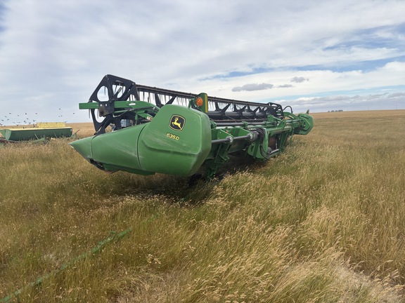 2010 John Deere 635D Header Combine
